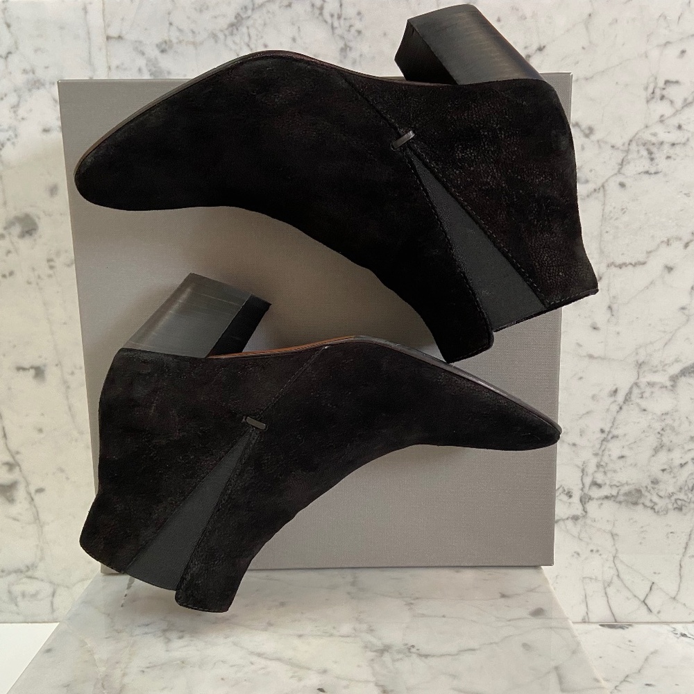 aquatalia faylynn  black pebbled suede bootie